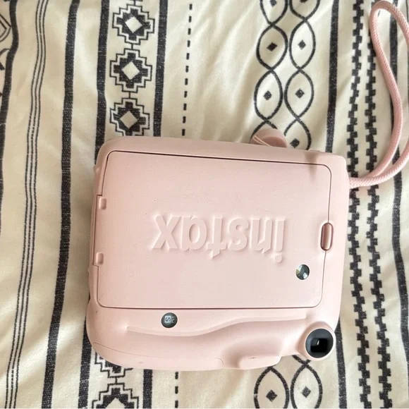 Instax Mini 11 Pink Instant Camera - Picture 3 of 4